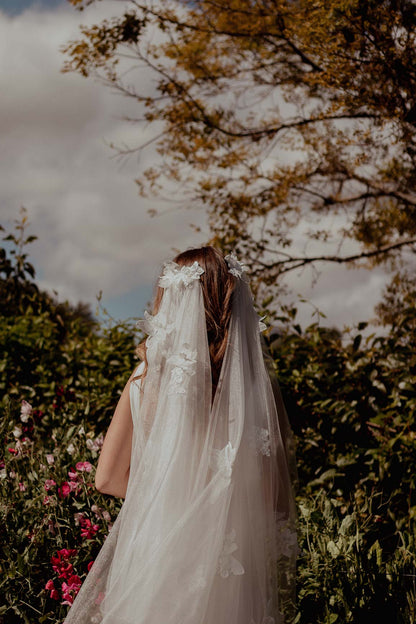Lily veil